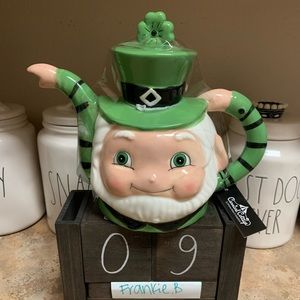 SOLD💖Johanna Parker leprechaun teapot